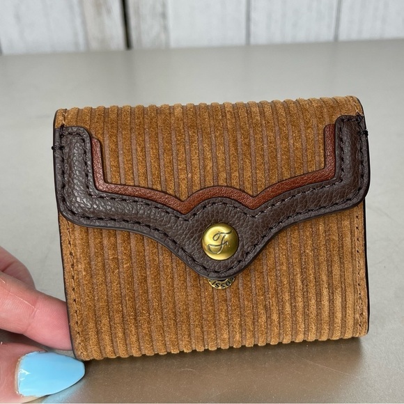 New! Fossil Women's Heritage Nubuck Leather Trifold Brown Wallet Compact Small - Picture 1 of 6